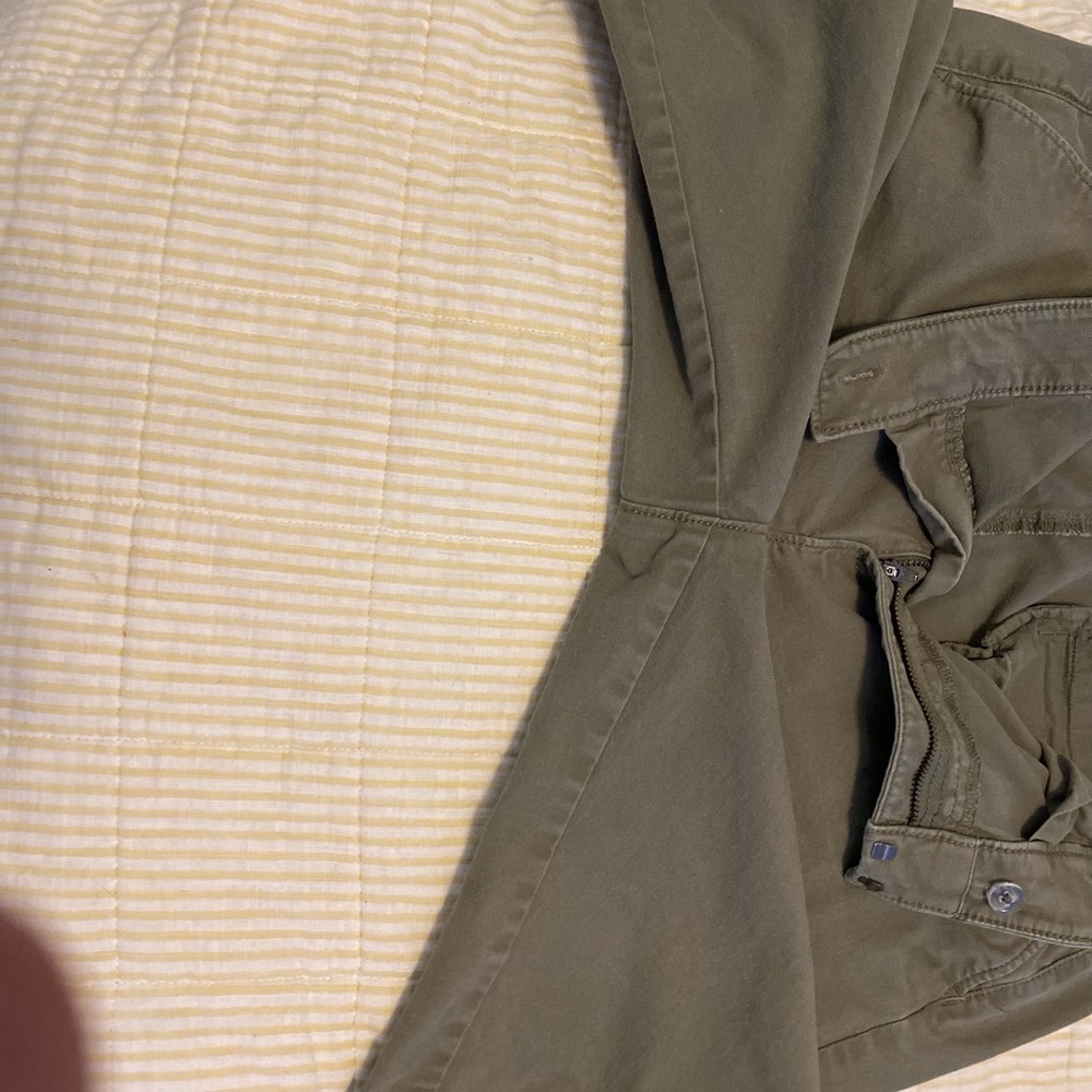 LOFT Olive Green Casual Shorts. SIZE 12, 2 pockets front, 2 stitched in back.EUC - Picture 7 of 14